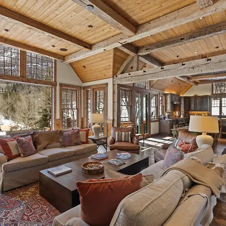 Riverside House With Mountain Views *