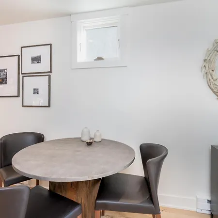 Walk To Everything, Views To The Waterfalls Sleeps 8 Holiday home