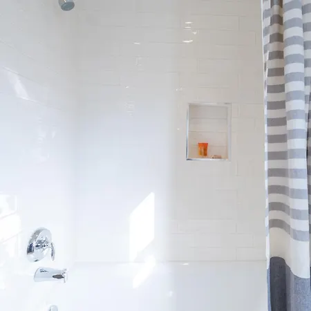 Walk To Everything, Views To The Waterfalls Sleeps 8 Holiday home
