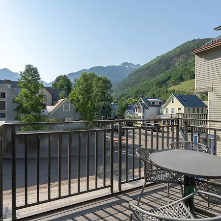 Walk To Everything, Views To The Waterfalls Sleeps 8 Holiday home