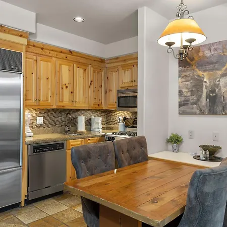2 Bedroom Condominium - Luxury Skiin And Out - On River To