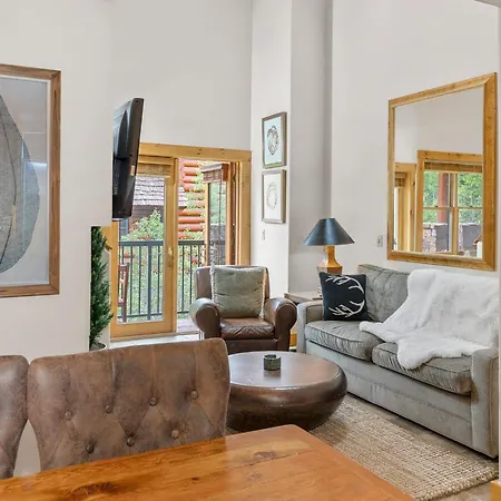2 Bedroom Condominium - Luxury Skiin And Out - On River To *