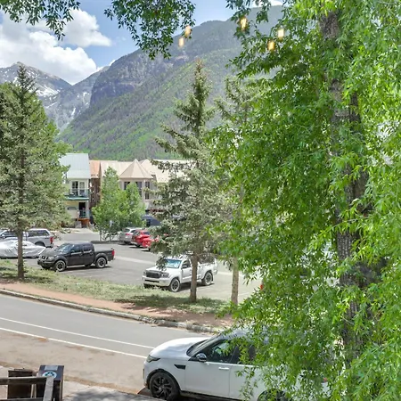 Condo: Walk To Lift, Bear Creek, & More! Holiday home