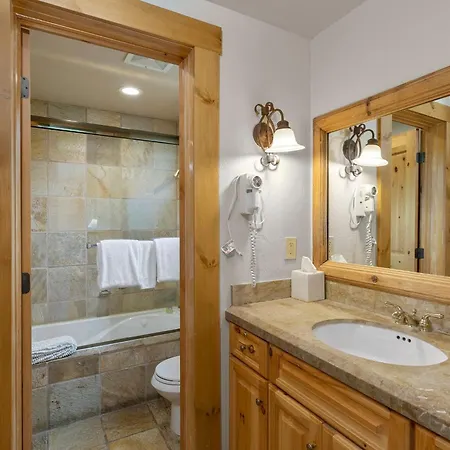 2 Bedroom - Luxury Skiin And Out Holiday home *