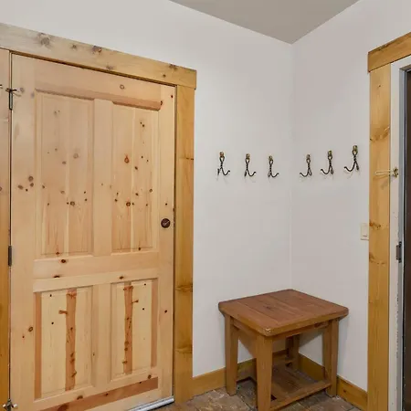 2 Bedroom - Luxury Skiin And Out Holiday home *