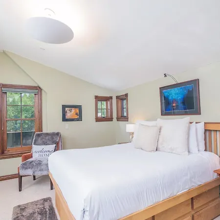 Holiday home Entrada A Townhouse