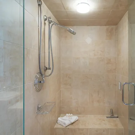 Penthouse At The Peaks 744