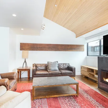 323 Apartment *