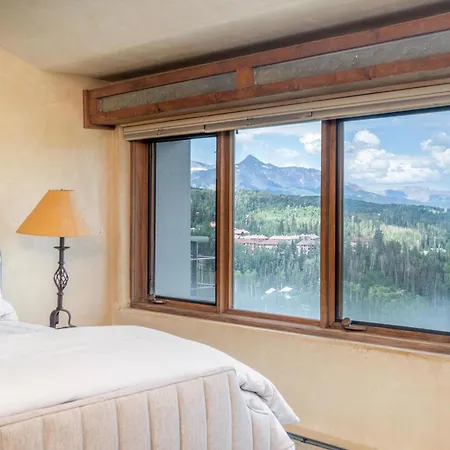Penthouse At The Peaks 826