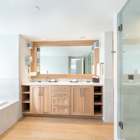 Peaks Penthouse 652 *