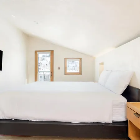 Peaks Penthouse 851