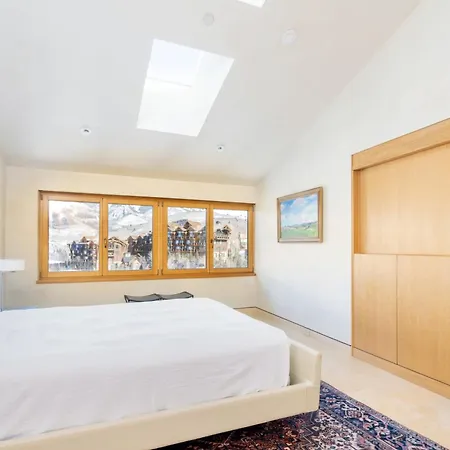 Peaks Penthouse 851 *