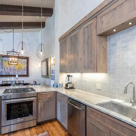 Apartment Peaks Penthouse 843