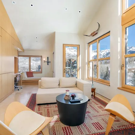 Peaks Penthouse 851 *