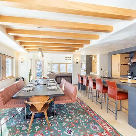 Peaks Penthouse 851 *
