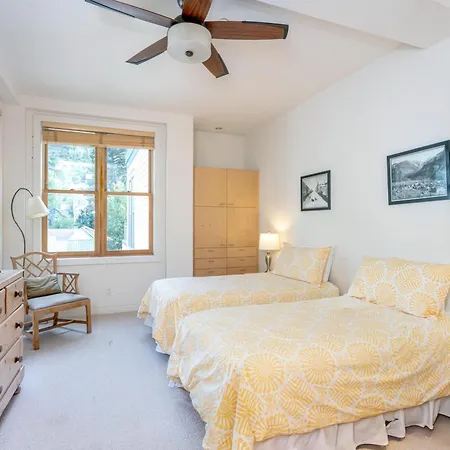 Willow 302 Apartment