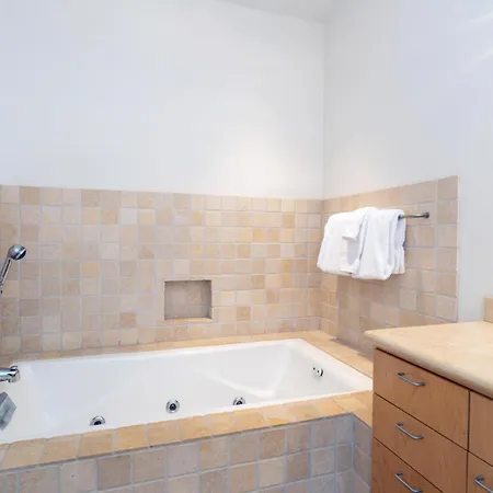 Willow 302 Apartment