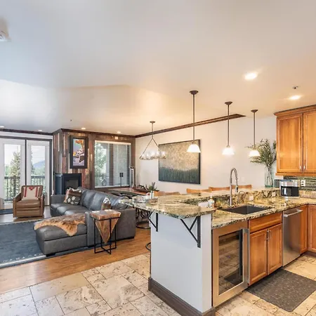 Apartment Lorian 7 Steps From The Ski Slopes, Hot Tub, Gym