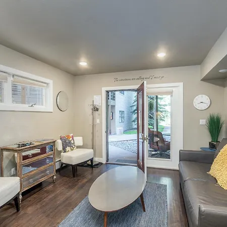 Apartment Walk To Ski, Stylish & Bright! Ground Floor, Hot Tub, Pool *