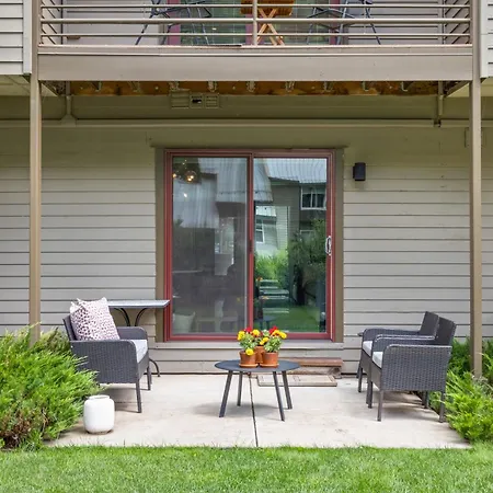 Riverside Retreat At Viking - Location! Apartment