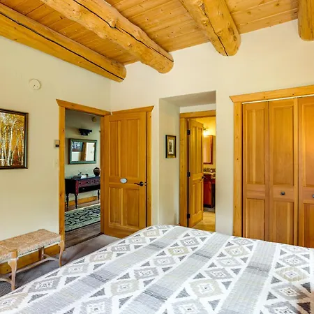 Ski-in/ski-out W/ Deck & Hot Tub! * Telluride