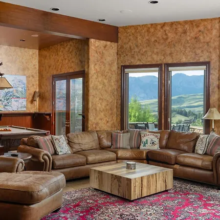 Holiday home Camp - Golf Course, Views, Hot Tub, Gym! *