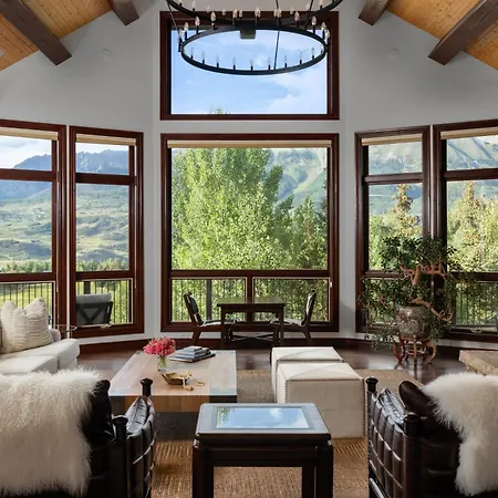 Camp - Golf Course, Views, Hot Tub, Gym! Holiday home Telluride