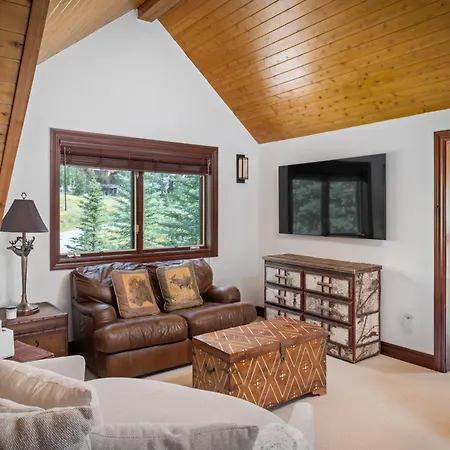 Holiday home Camp - Golf Course, Views, Hot Tub, Gym!