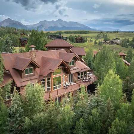 Camp - Golf Course, Views, Hot Tub, Gym! Telluride