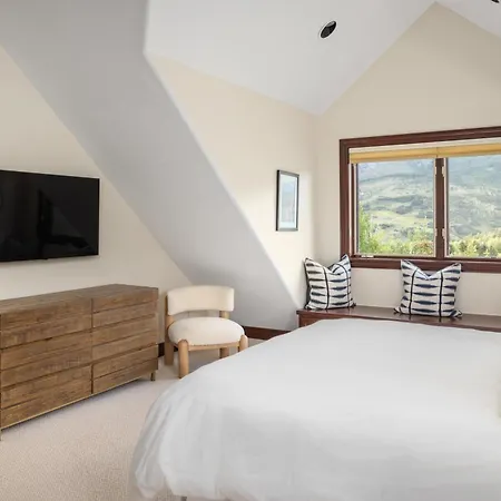 Camp - Golf Course, Views, Hot Tub, Gym! *