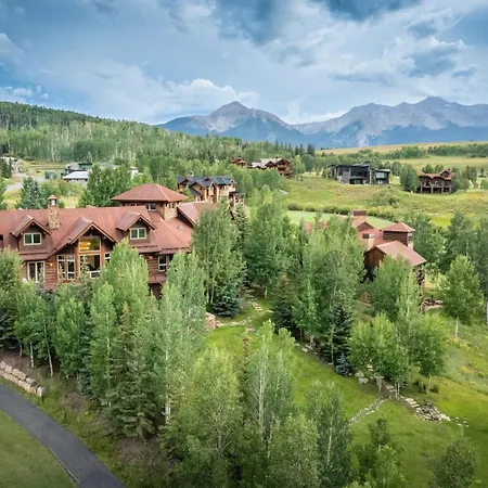 Holiday home Camp - Golf Course, Views, Hot Tub, Gym!