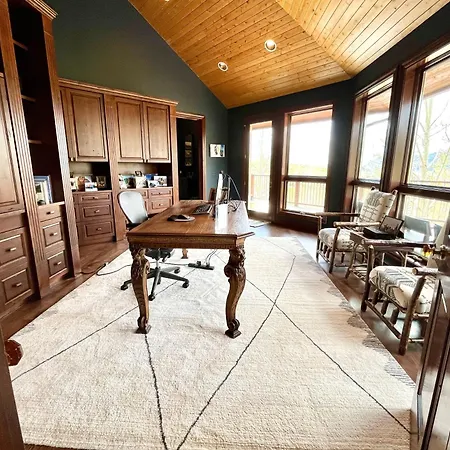 Camp - Golf Course, Views, Hot Tub, Gym! Holiday home
