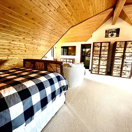 Camp - Golf Course, Views, Hot Tub, Gym! Holiday home Telluride