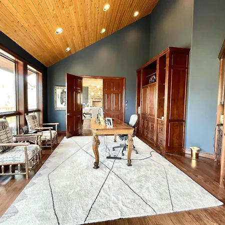 Camp - Golf Course, Views, Hot Tub, Gym! Holiday home Telluride