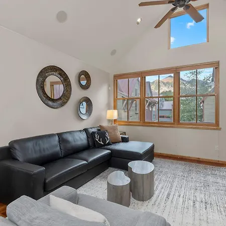 3br 3 1 2ba Center Of Everything New Listing On Our New *
