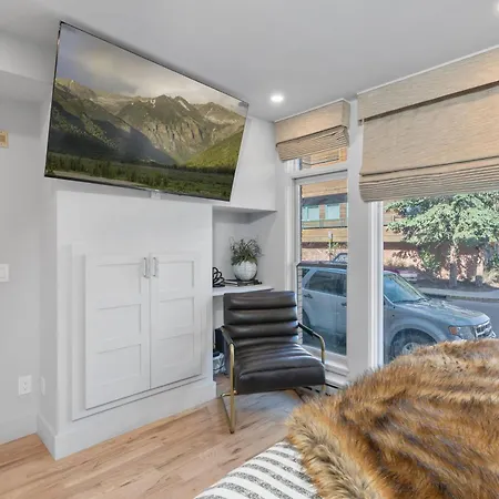 Luxurious1br In Town And Steps To The Gondola Holiday home *
