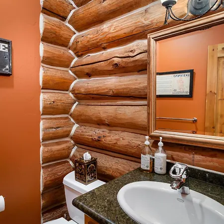 Bear - Modern Log At Easy Ski-in-out Location Villa *