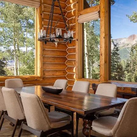 Villa Bear - Modern Log At Easy Ski-in-out Location *