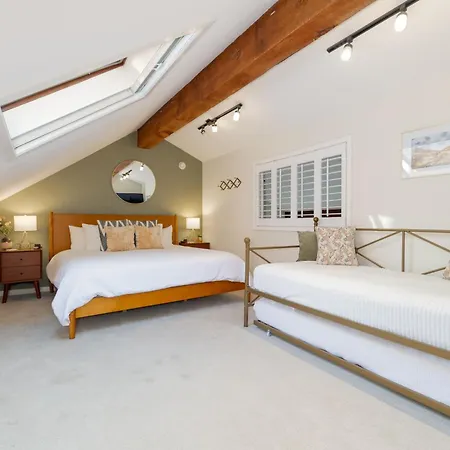 Family Friendly Mainstreet Townhome Apartment