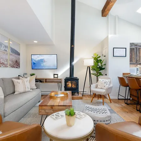 Family Friendly Mainstreet Townhome * Telluride