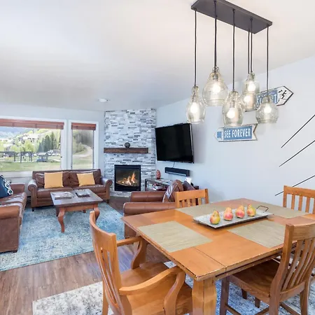 Etta Place Too 107 By Avantstay Close To Town The Slopes In W Communal Pool Hot Tub