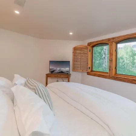 Chalet Absolutely Amazing Slopeside Mountain With
