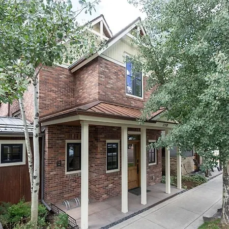Villa South Oak Retreat - Convenient Luxury By Gondola! *