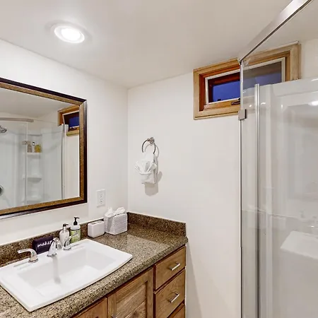 Hotel 324 *