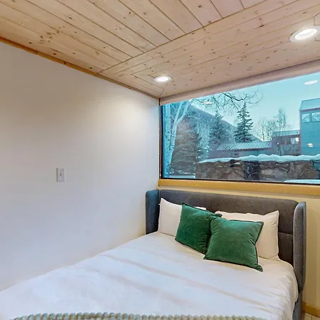 Hotel 324