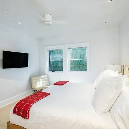 Upscale Near Lift And Town With Mountain Views Holiday home *