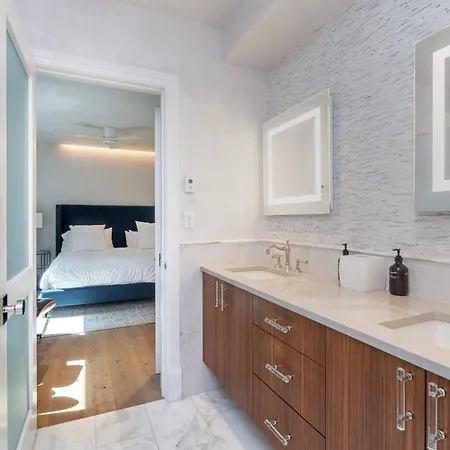 Upscale Near Lift And Town With Mountain Views Holiday home *