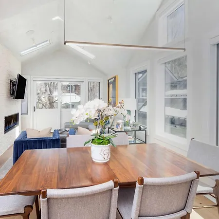 Upscale Near Lift And Town With Mountain Views Holiday home Telluride