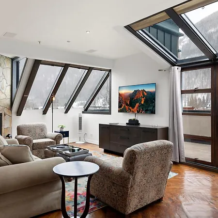 Wintercrown Penthouse By Exceptional Apartment