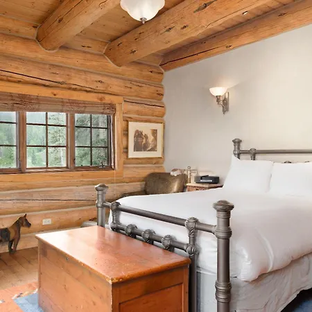 Hilltop Hideaway By Exceptional Chalet